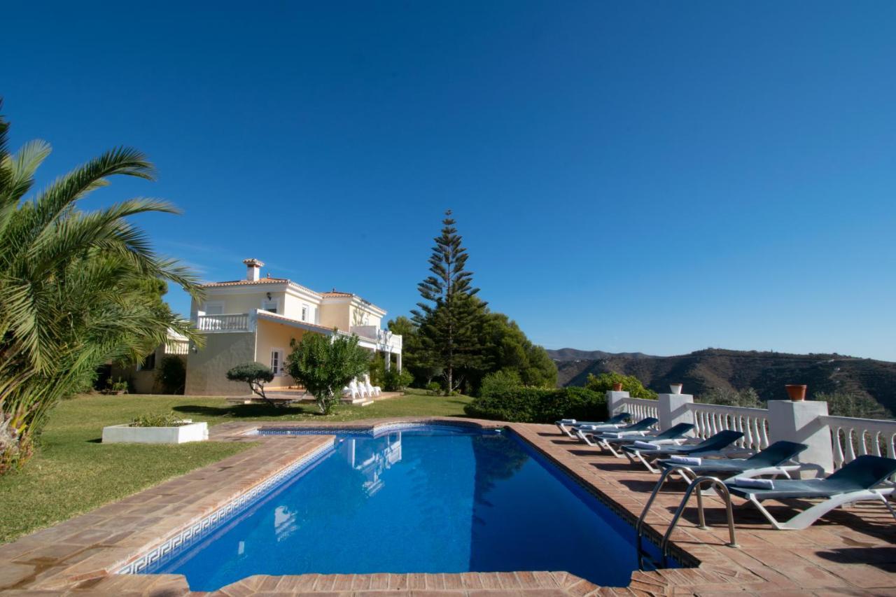 Gran Villa Con Vistas Al Mar Y Piscina Privada Malaga Luaran gambar